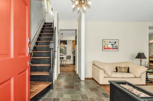 31 Munson Ct, Huntington Station, NY 11747-1632