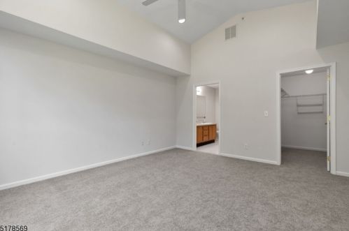 1006 Robin Ct, Green Brook NJ 08812-1737 exterior