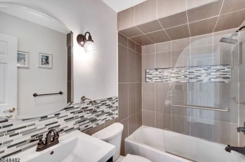 2 Ctr St, Kinnelon NJ 07405-1331 exterior