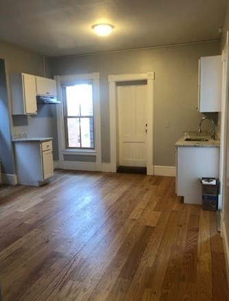 24 Mattoon St, Springfield MA 01105-1715 exterior