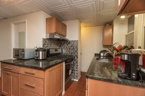 2014 Roscoe St, Chicago IL 60641-4015 exterior