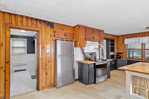 194 Mechanic St, Killingly CT 06239-1919 exterior