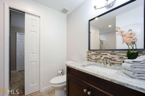 5430 Chemin De Vie, Atlanta GA 30342-2577 exterior