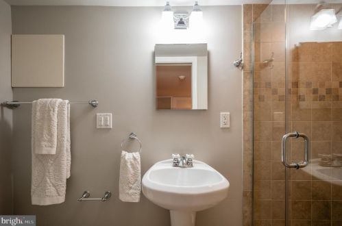 16 Monroe Ave, Alexandria VA 22301-1923 exterior