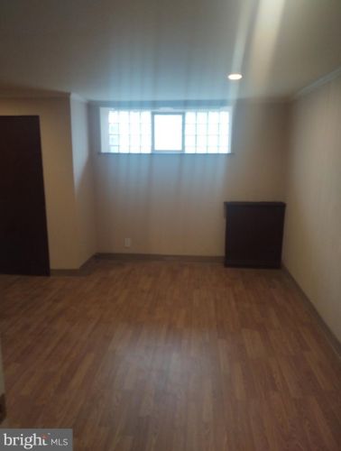 6658 Erdrick St, Philadelphia PA 19135-1604 exterior