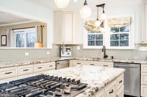 10 Frst Ln, Trenton NJ 08628-1603 exterior