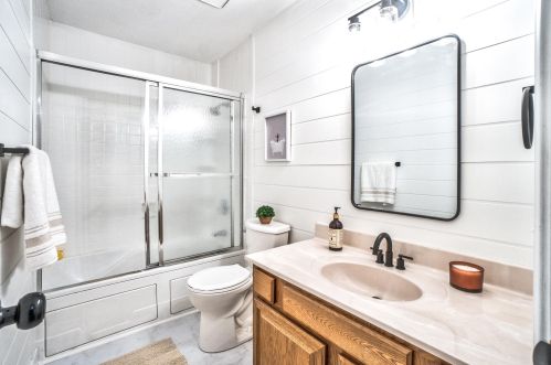 1202 Sprucebrook Dr, Kalamazoo MI 49048-5814 exterior