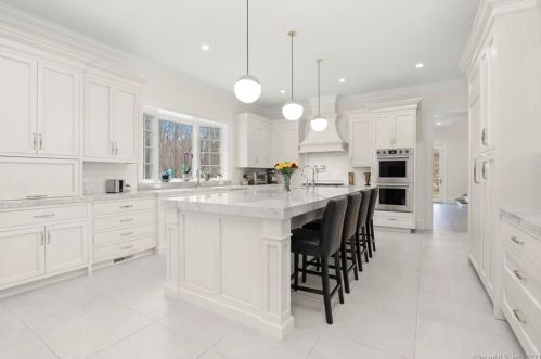 31 Baldwin Farms, Greenwich CT 06831-3307 exterior