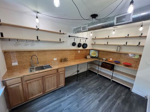 1650 Ballinger St, Pittsburgh, PA 15210-3448