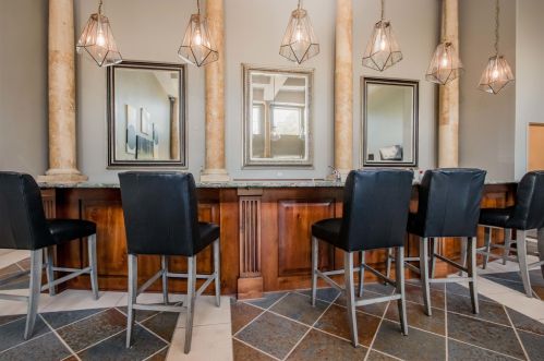 1313 Franklin Pl, Milwaukee WI  53202-2980 exterior