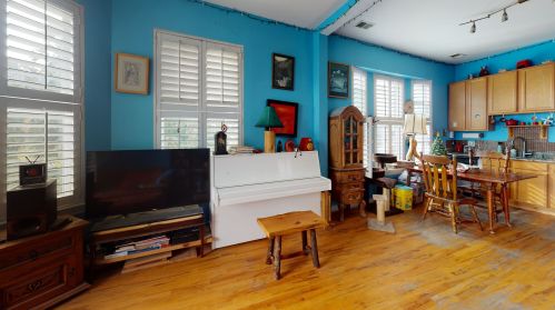 3760 Fullerton Ave, Chicago, IL 60647-9750