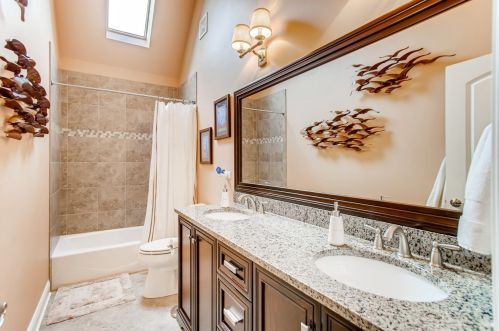 252 Grantley Ave, Elmhurst IL 60126-2237 exterior