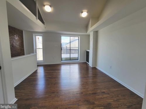 931 11 St, Philadelphia PA 19147-1901 exterior