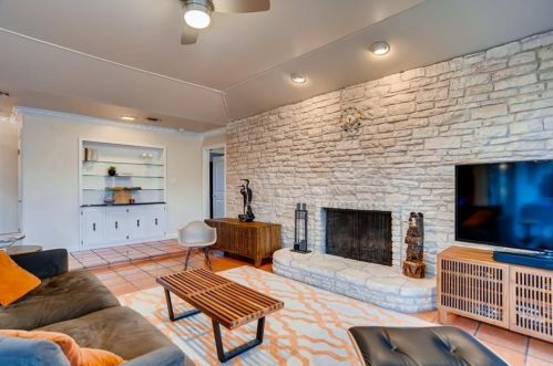 8702 Crst Rdg Cir, Austin TX 78750-3018 exterior