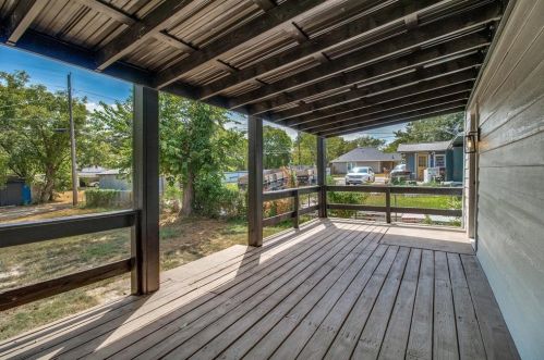 504 Monterey St, Denison TX 75021-6464 exterior