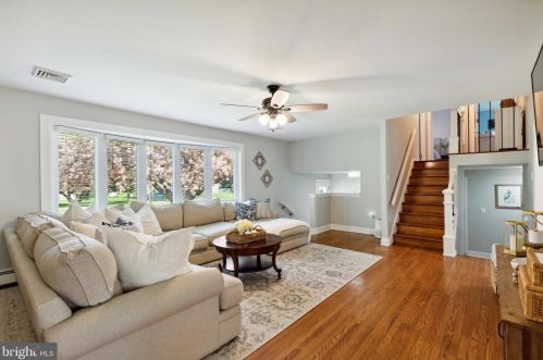 304 Pheasant Dr, Huntingdon Valley PA  19006-3038 exterior