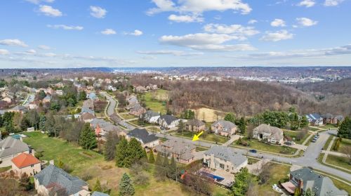 2520 Minton Dr, Moon Twp PA  15108-9207 exterior