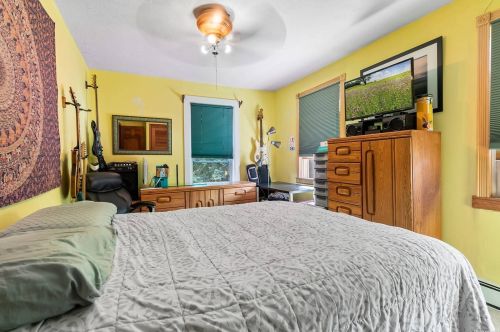 12 Cedarwood Dr, Huntington Station NY 11746-1305 exterior