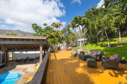 1175 Kaeleku St, Honolulu HI 96825-3007 exterior