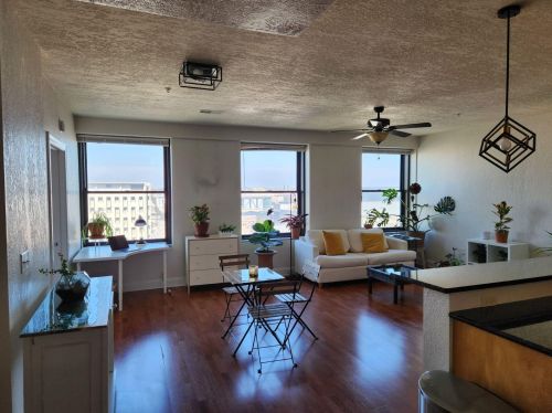 606 Wisconsin Ave, Milwaukee WI  53202-4600 exterior