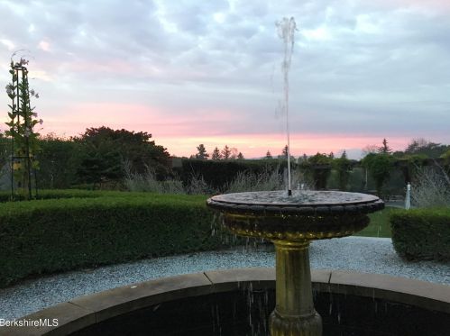 165 Kemble St, Lenox MA  01240-2817 exterior