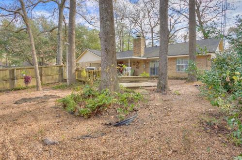 1800 Lk Dr, Huntsville TX exterior