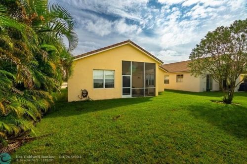 9597 Lindale Trace Blvd, Fort Pierce FL  34987-2439 exterior