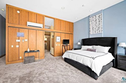 3 Superior St, Duluth MN 55804-2422 exterior