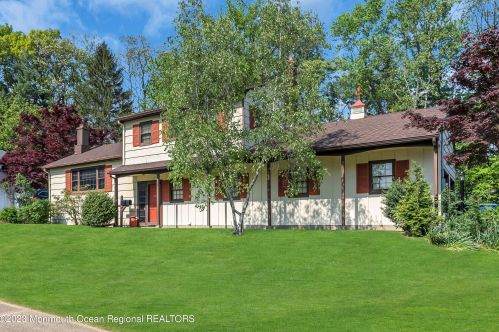 7 Elinor St, Middletown, NJ 07748-1417