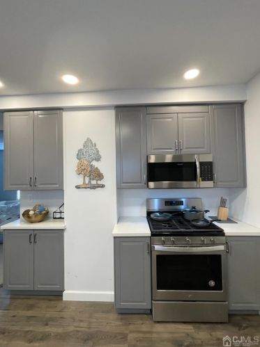 21 Douglas St, Perth Amboy NJ 08863-2205 exterior