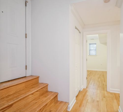 6226 Mozart St, Chicago, IL 60659-1610