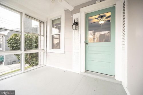 16 Masonic View Ave, Alexandria VA  22301-2204 exterior