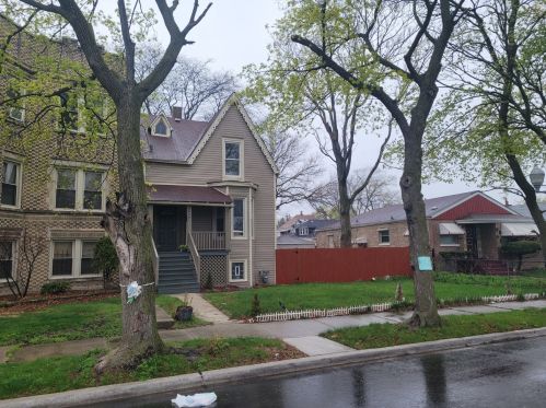 8854 Dauphin Ave, Chicago, IL 60619-6934