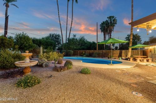 8051 14 Ave, Phoenix AZ 85023-2585 exterior