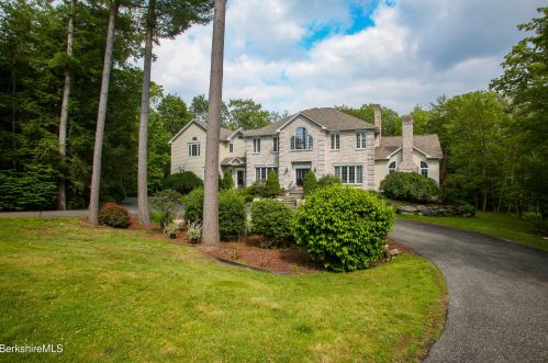89 Dunmore Ct, Lenox, MA 01240-2614
