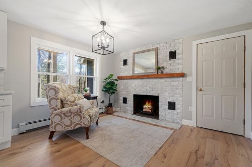 19 Laurel Dr, Concord NH  03304-4321 exterior