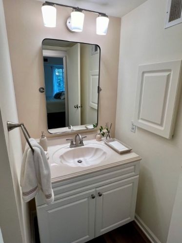 4204 Charlemagne Cir, Pittsburgh PA  15237-2912 exterior