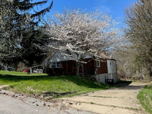 3019 Blackridge Ave, Pittsburgh, PA 15235-4136