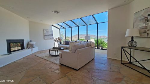 5761 Echo Canyon Cir, Phoenix AZ  85018-1270 exterior