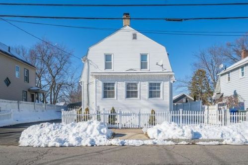 38 Porter St, Springfield, MA 01104-2722