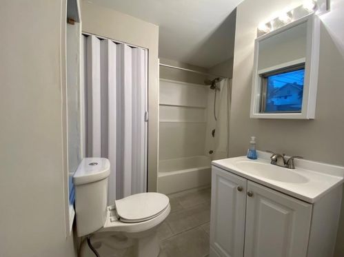 882 Center Rd, Pittsburgh PA  15239-1962 exterior