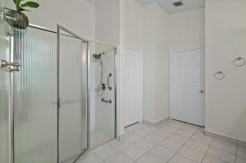 9137 Cove Point Cir, Boynton Beach FL 33472-2763 exterior