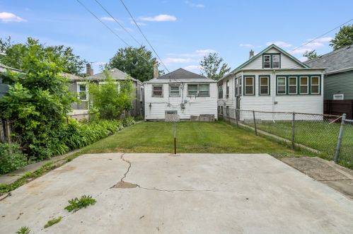 6441 Claremont Ave, Chicago IL 60645-5448 exterior