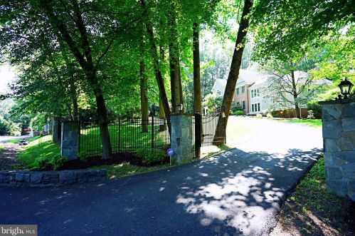 8726 Brook Rd, Mc Lean VA  22102-1541 exterior