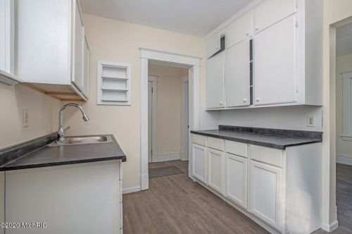 1033 Fenimore Ave, Kalamazoo MI 49048-2028 exterior