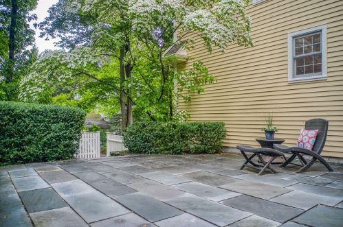 37 Chestnut St, North Andover MA  01845-5211 exterior