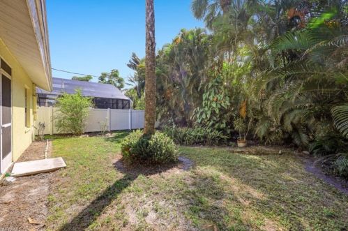 812 102 Ave, Naples FL 34108-3216 exterior