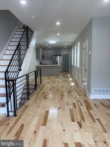 2032 Mckean St, Philadelphia, PA 19145-2827