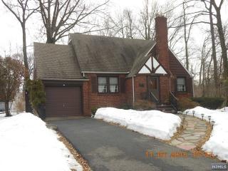 1077 Dartmouth St, Teaneck, NJ 07666-1906