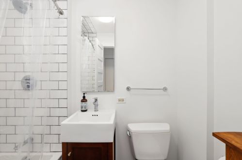 1466 Farragut Ave, Chicago IL 60640-1010 exterior